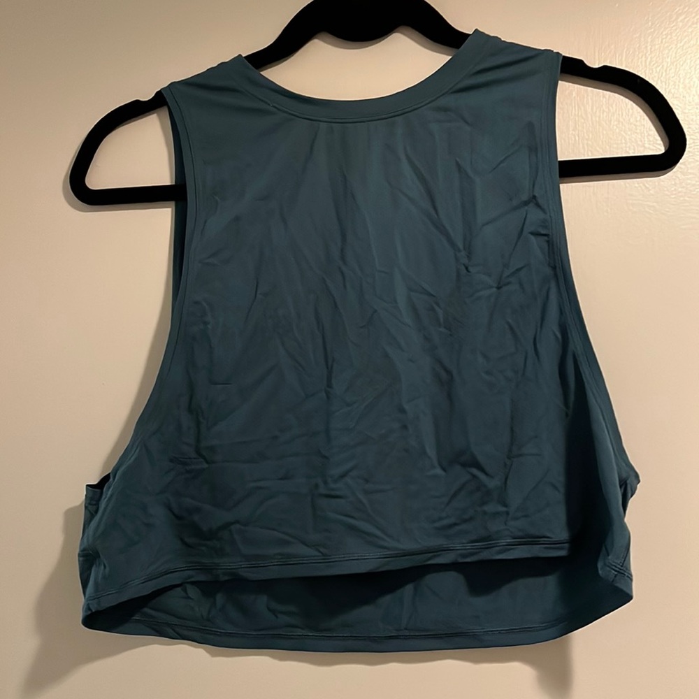 Three Lulu Cropped Muscle Tees size 6